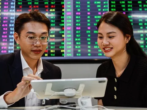 Chứng khoán Việt lên hạng: Tài khoản mở mới tăng cao, thanh khoản vẫn mất hút