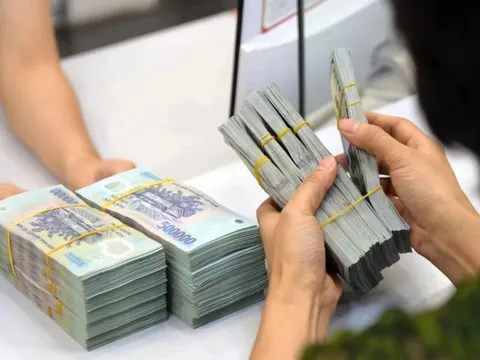 Chưa dứt cơn khát vốn: Ngân hàng giảm lãi suất tiết kiệm, tăng lãi chứng chỉ tiền gửi