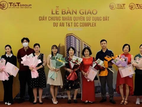 Cư dân T&T DC Complex chính thức nhận bàn giao giấy chứng nhận quyền sử dụng đất