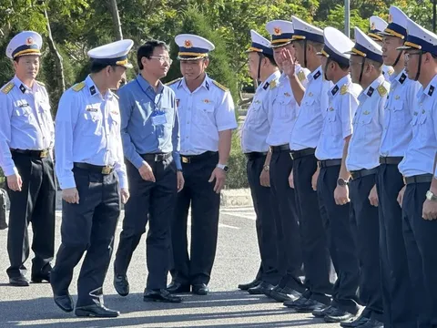 Đoàn công tác tỉnh Lào Cai thăm, tặng quà cán bộ, chiến sỹ, Nhân dân huyện đảo Trường Sa và Nhà giàn DK1