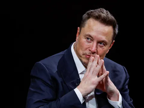 Tỷ phú Elon Musk mất ngôi người giàu nhất thế giới
