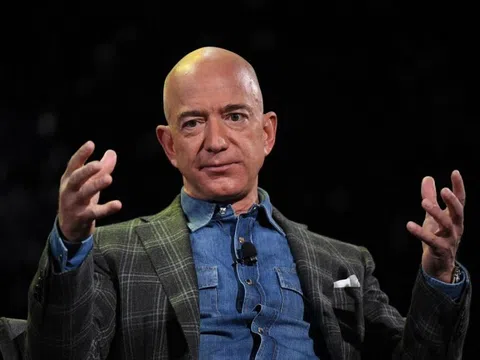 Tỷ phú Jeff Bezos: Nỗi kinh hoàng khiến nhân viên toát mồ hôi mỗi khi thức dậy