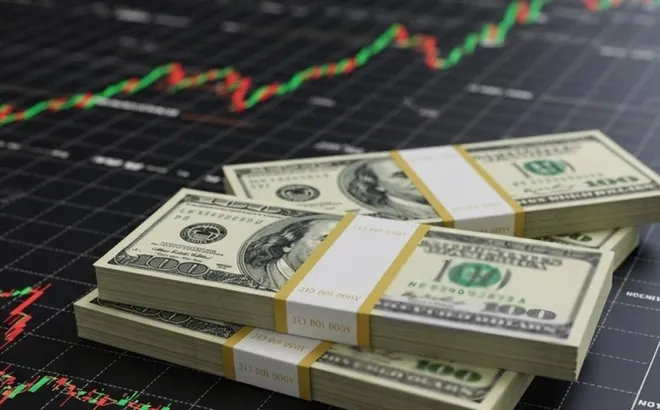 USD tăng mạnh khi xung đột Trung Đông đẩy giá dầu lên đỉnh