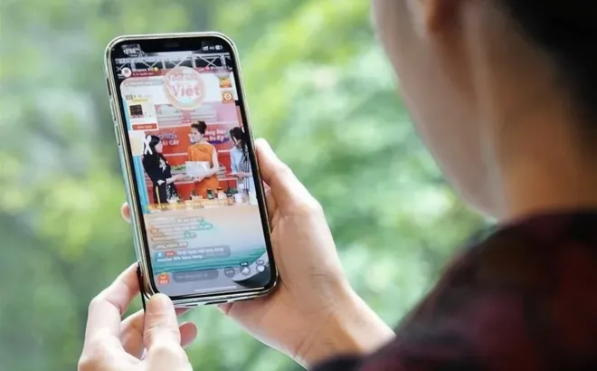 Từ 1/7, KOL, KOC livestream bán hàng phải chịu trách nhiệm đến đâu?