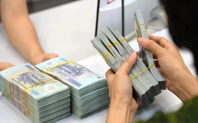 Chưa dứt cơn khát vốn: Ngân hàng giảm lãi suất tiết kiệm, tăng lãi chứng chỉ tiền gửi